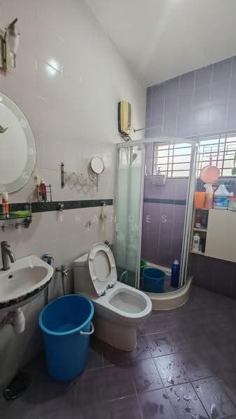 Rumah Teres 2-Tingkat untuk Dijual di Bandar Putra Permai (Seri Kembangan) - Frances Liew - Bathroom - PropertyGuru.com.my