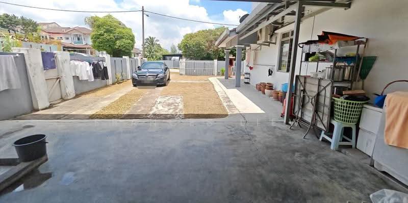 2-storey Terraced House for Sale in Bandar Putra Permai (Seri Kembangan) - Frances Liew - Exterior - PropertyGuru.com.my