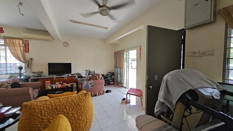 2-storey Terraced House for Sale in Bandar Putra Permai (Seri Kembangan) - Frances Liew - Living Room - PropertyGuru.com.my