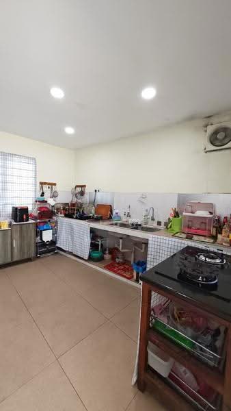 2-storey Terraced House for Sale in Bandar Putra Permai (Seri Kembangan) - Frances Liew - Kitchen - PropertyGuru.com.my