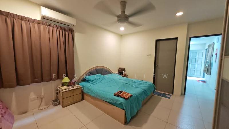 2-storey Terraced House for Sale in Bandar Putra Permai (Seri Kembangan) - Frances Liew - Bedroom - PropertyGuru.com.my