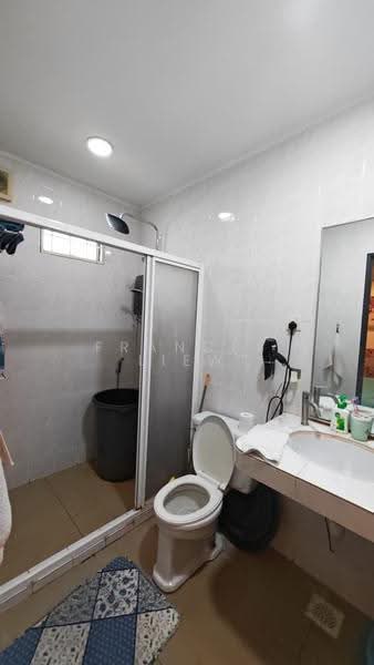 2-storey Terraced House for Sale in Bandar Putra Permai (Seri Kembangan) - Frances Liew - Bathroom - PropertyGuru.com.my