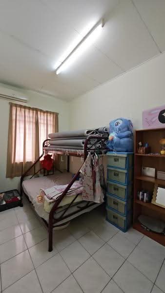 2-storey Terraced House for Sale in Bandar Putra Permai (Seri Kembangan) - Frances Liew - Bedroom - PropertyGuru.com.my