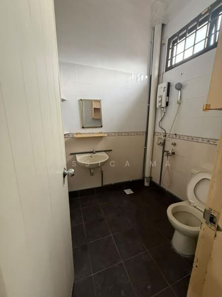 Rumah Teres untuk Disewa di Taman Desa Tebrau (Tebrau) - Jessica Ma - Bathroom - PropertyGuru.com.my