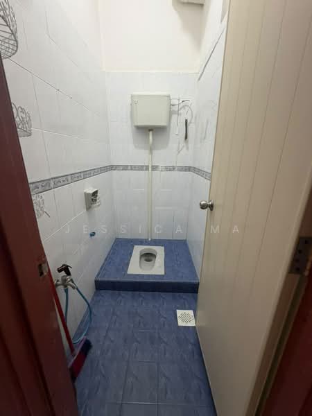 Rumah Teres untuk Disewa di Taman Desa Tebrau (Tebrau) - Jessica Ma - Bathroom - PropertyGuru.com.my