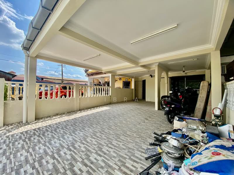 Rumah Teres 2-Tingkat untuk Dijual di Taman Cendana (Kajang) - Azli Ibrahim - Exterior - PropertyGuru.com.my