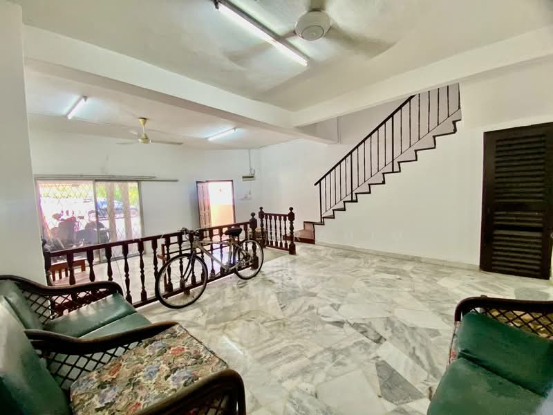 Rumah Teres 2-Tingkat untuk Dijual di Taman Cendana (Kajang) - Azli Ibrahim - Living Room - PropertyGuru.com.my