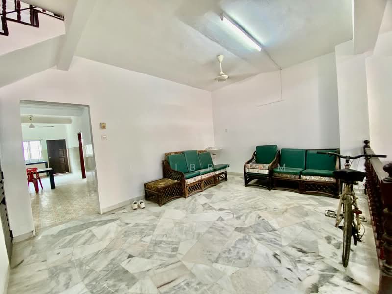 Rumah Teres 2-Tingkat untuk Dijual di Taman Cendana (Kajang) - Azli Ibrahim - Living Room - PropertyGuru.com.my