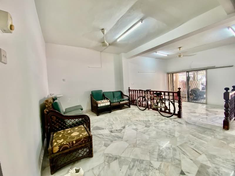 Rumah Teres 2-Tingkat untuk Dijual di Taman Cendana (Kajang) - Azli Ibrahim - Living Room - PropertyGuru.com.my
