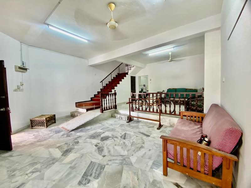 Rumah Teres 2-Tingkat untuk Dijual di Taman Cendana (Kajang) - Azli Ibrahim - Living Room - PropertyGuru.com.my