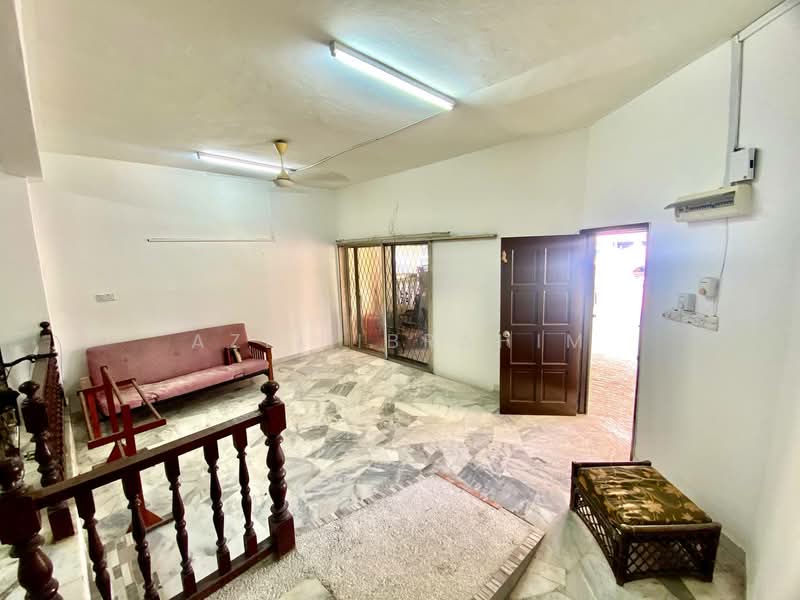 Rumah Teres 2-Tingkat untuk Dijual di Taman Cendana (Kajang) - Azli Ibrahim - Living Room - PropertyGuru.com.my