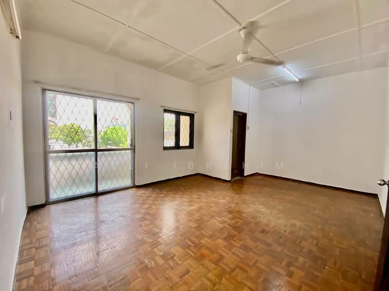 Rumah Teres 2-Tingkat untuk Dijual di Taman Cendana (Kajang) - Azli Ibrahim - Living Room - PropertyGuru.com.my