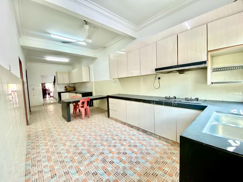 Rumah Teres 2-Tingkat untuk Dijual di Taman Cendana (Kajang) - Azli Ibrahim - Kitchen - PropertyGuru.com.my