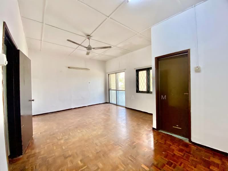 Rumah Teres 2-Tingkat untuk Dijual di Taman Cendana (Kajang) - Azli Ibrahim - Living Room - PropertyGuru.com.my