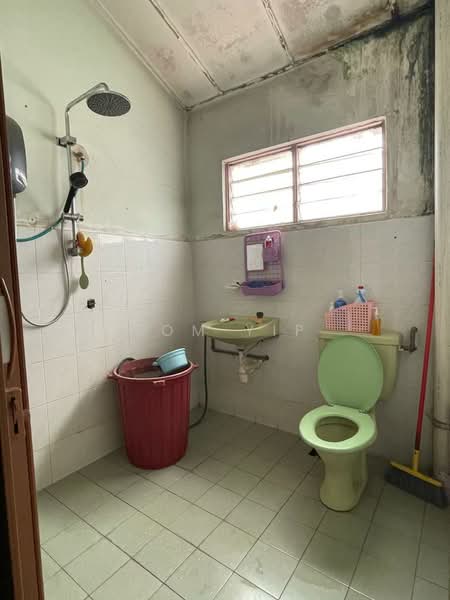 Rumah Teres 2 Tingkat untuk Dijual di U5,Taman Subang Perdana (Shah Alam) - Tom Yip - Bathroom - PropertyGuru.com.my
