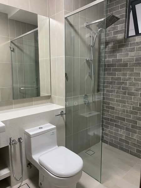 Condominium for Rent at Queens Residences Q1 @ Queens Waterfront - Hong . - Bathroom - PropertyGuru.com.my