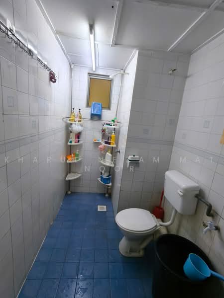 Pangsapuri untuk Dijual di Pangsapuri Sri Angkasa - Kharul Nezam Mat Noor - Bathroom - PropertyGuru.com.my