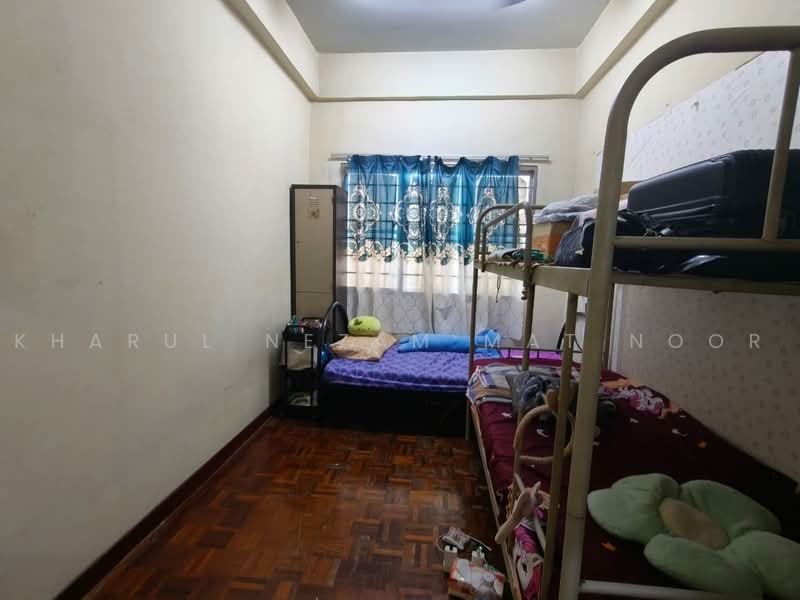 Pangsapuri untuk Dijual di Pangsapuri Sri Angkasa - Kharul Nezam Mat Noor - Bedroom - PropertyGuru.com.my