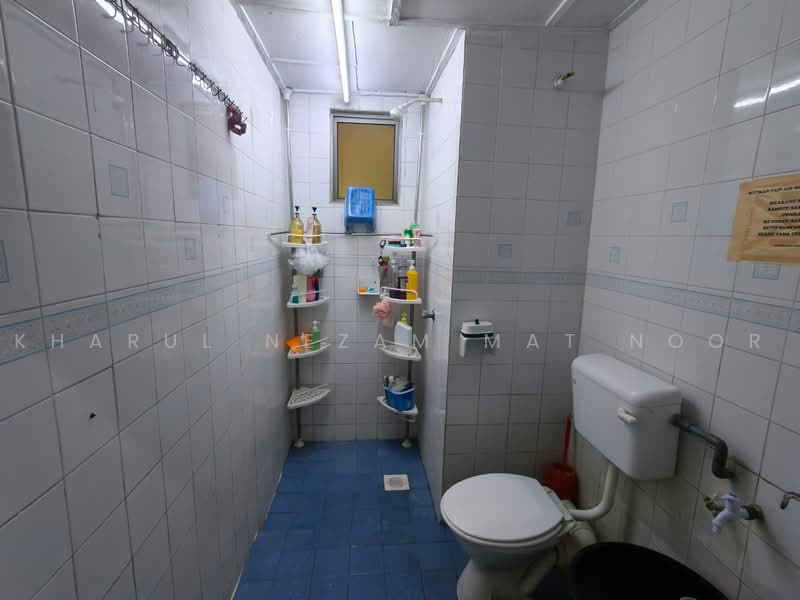 Pangsapuri untuk Dijual di Pangsapuri Sri Angkasa - Kharul Nezam Mat Noor - Bathroom - PropertyGuru.com.my