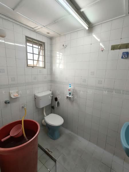 Pangsapuri untuk Dijual di Pangsapuri Sri Angkasa - Kharul Nezam Mat Noor - Bathroom - PropertyGuru.com.my