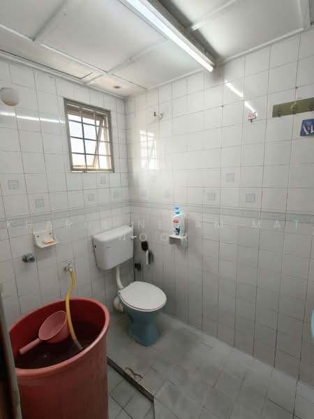 Pangsapuri untuk Dijual di Pangsapuri Sri Angkasa - Kharul Nezam Mat Noor - Bathroom - PropertyGuru.com.my