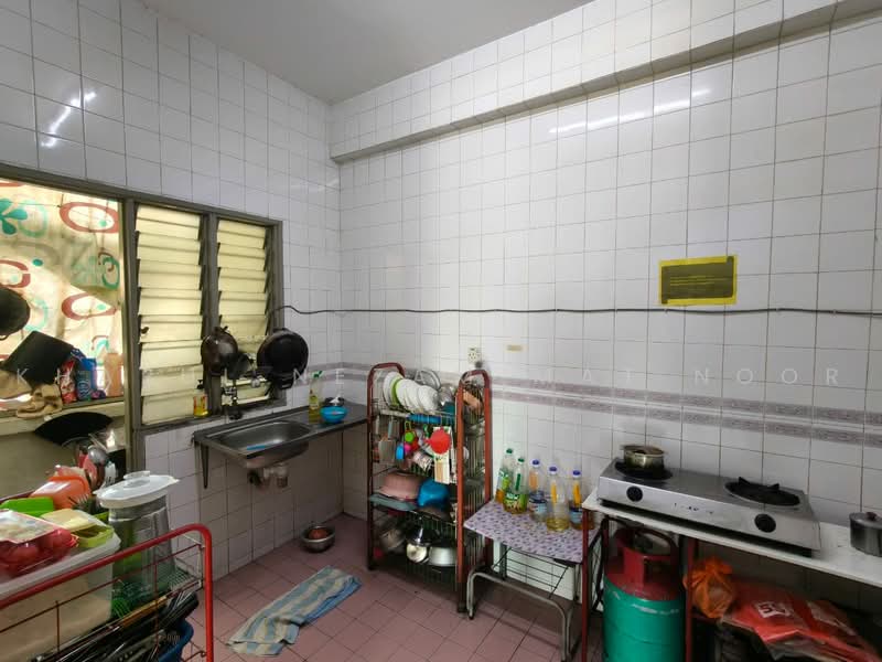 Pangsapuri untuk Dijual di Pangsapuri Sri Angkasa - Kharul Nezam Mat Noor - Kitchen - PropertyGuru.com.my