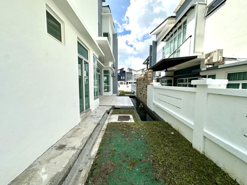 Semi-Detached House for Sale in Seksyen U10 (Shah Alam) - Ishak Ramli - Exterior - PropertyGuru.com.my