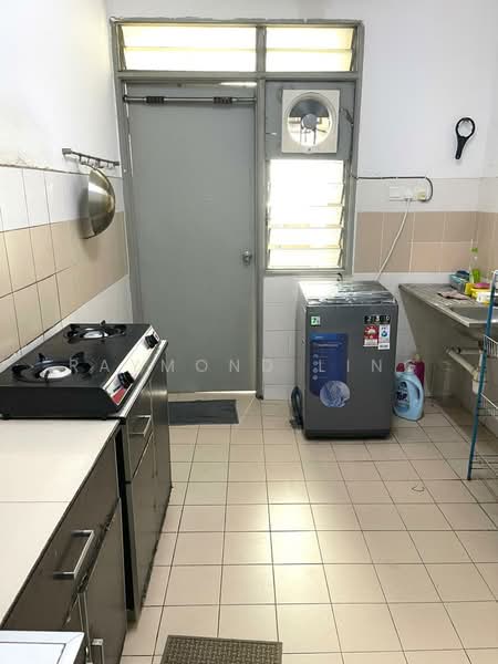 Condominium for Rent at Residensi Laguna (Sunway Belvedere) - Raymond Ling - Kitchen - PropertyGuru.com.my