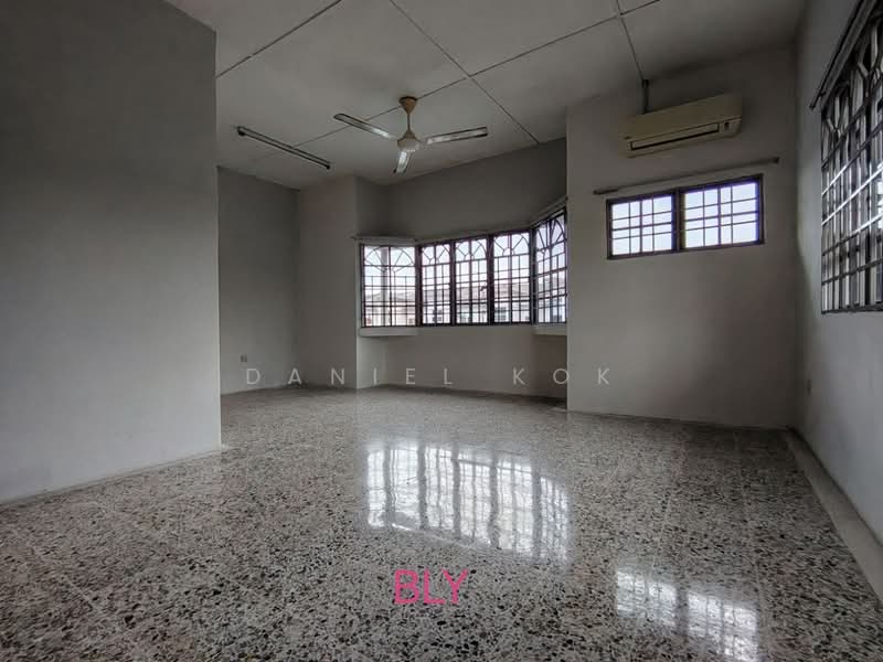 Rumah Teres 2-Tingkat untuk Dijual di Taman Bayu Perdana (Klang) - Daniel Kok - Living Room - PropertyGuru.com.my