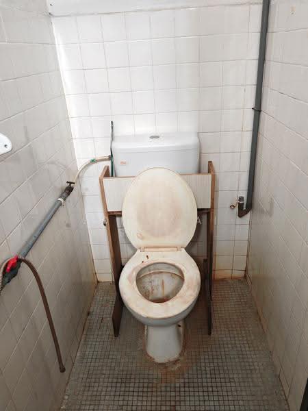 Kilang untuk Disewa di Taman Johor Jaya (Johor Bahru) - Soh Chai Seng - Bathroom - PropertyGuru.com.my