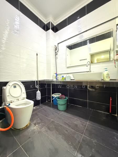 Rumah Teres 2-Tingkat untuk Dijual di Pandan Indah (Ampang) - Vickky Wong CF - Bathroom - PropertyGuru.com.my