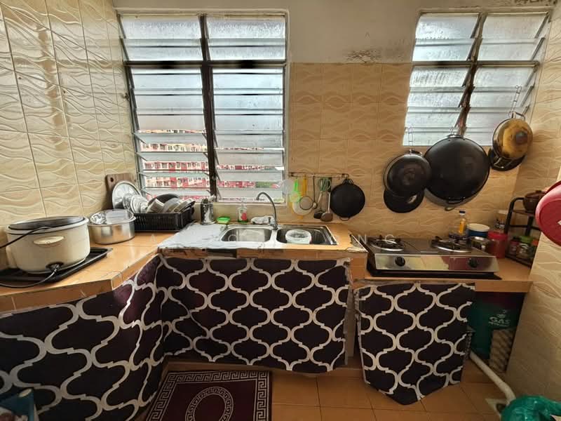 Rumah Flat untuk Dijual di Desa Lembah Permai - Aaron Yong - Kitchen - PropertyGuru.com.my