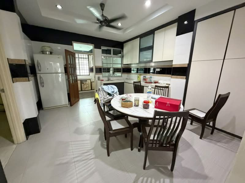 2.5-storey Terraced House for Rent in Taman Gaya (Ulu Tiram) - Jessica Ma - Kitchen - PropertyGuru.com.my