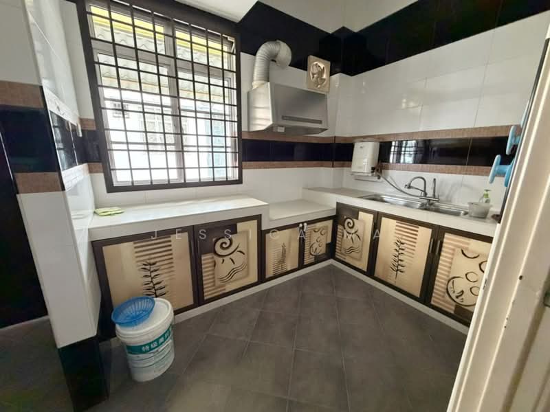 2.5-storey Terraced House for Rent in Taman Gaya (Ulu Tiram) - Jessica Ma - Kitchen - PropertyGuru.com.my