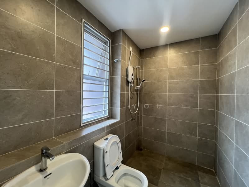 Rumah Teres 2-Tingkat untuk Dijual di Bandar Rimbayu (Telok Panglima Garang) - Miki You - Bathroom - PropertyGuru.com.my