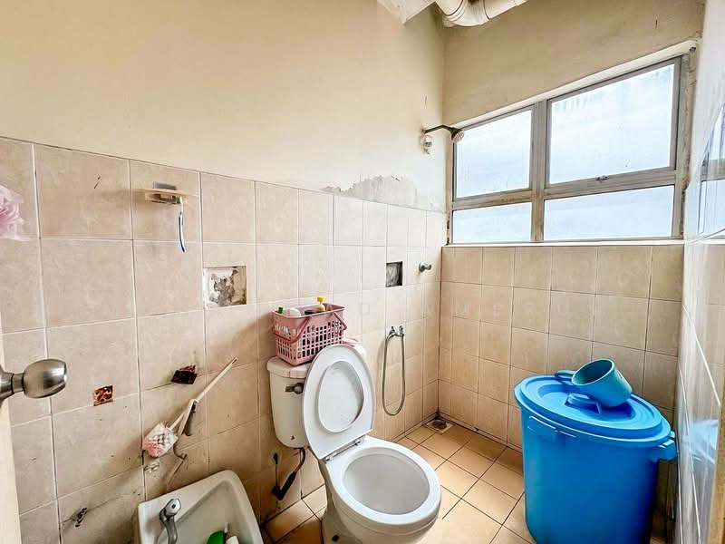 Pangsapuri untuk Dijual di Vista Indah Putra - Muhammad Amerul - Bathroom - PropertyGuru.com.my