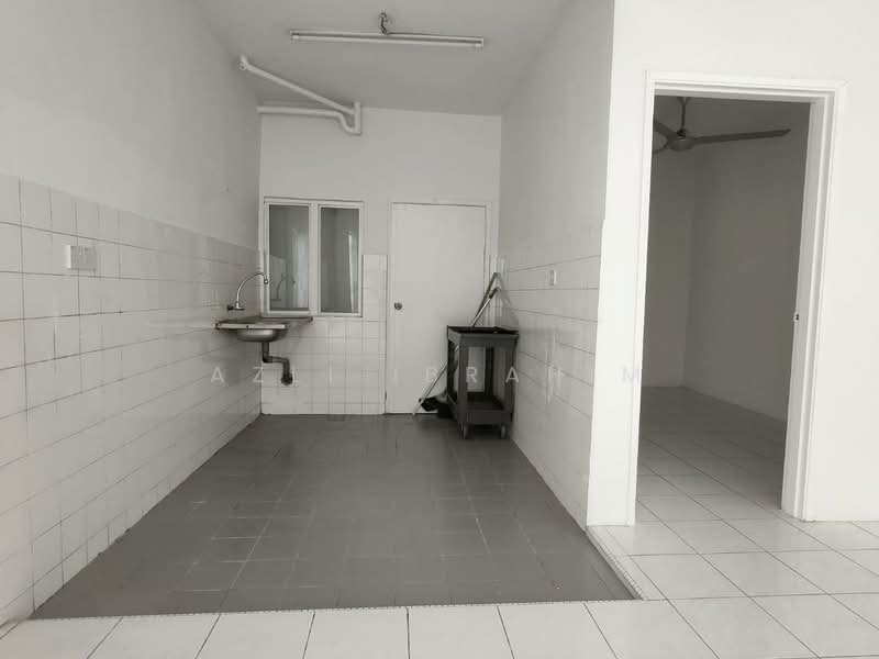 Pangsapuri untuk Dijual di Permai @ USJ 1 (Coral Court) - Azli Ibrahim - Kitchen - PropertyGuru.com.my