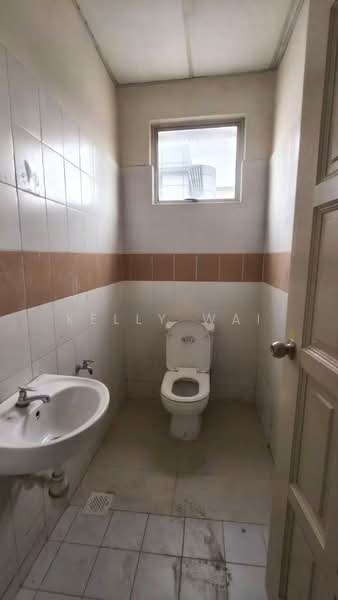 Detached Factory for Rent in Taman Perindustrian Nusa Cemerlang (Iskandar Puteri (Nusajaya)) - Kelly Wai - Bathroom - PropertyGuru.com.my