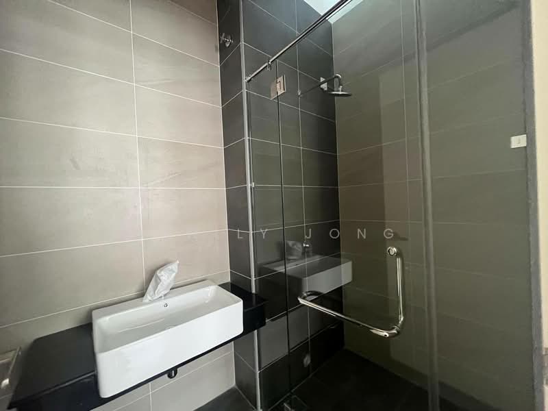 Semi-Detached House for Sale in Taman Sutera Utama (Skudai) - Janlly Jong - Bathroom - PropertyGuru.com.my