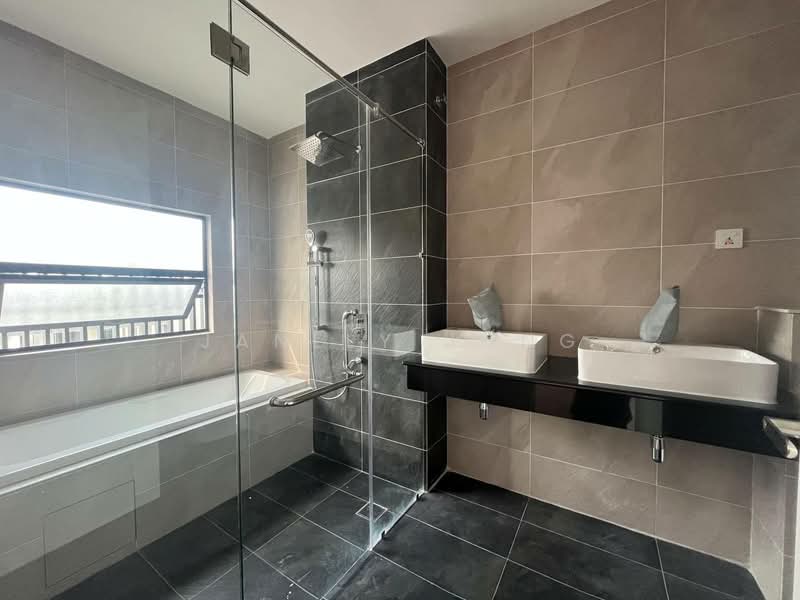 Semi-Detached House for Sale in Taman Sutera Utama (Skudai) - Janlly Jong - Bathroom - PropertyGuru.com.my