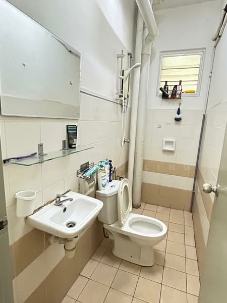Condominium for Rent at Residensi Laguna (Sunway Belvedere) - Raymond Ling - Bathroom - PropertyGuru.com.my