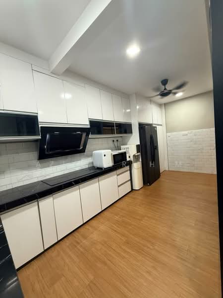 2-storey Terraced House for Sale in Taman Desa Serdang (Seri Kembangan) - Azli Ibrahim - Kitchen - PropertyGuru.com.my