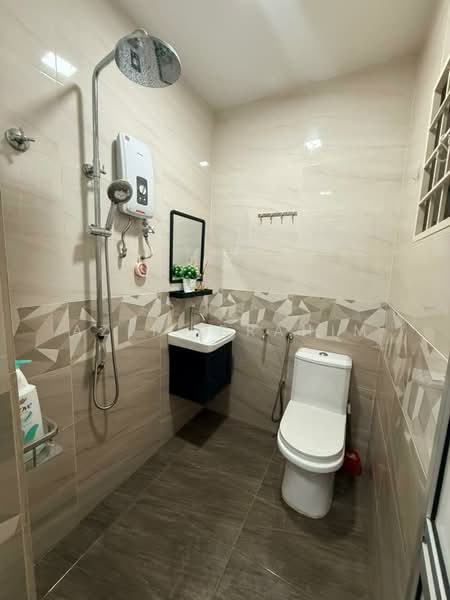 2-storey Terraced House for Sale in Taman Desa Serdang (Seri Kembangan) - Azli Ibrahim - Bathroom - PropertyGuru.com.my