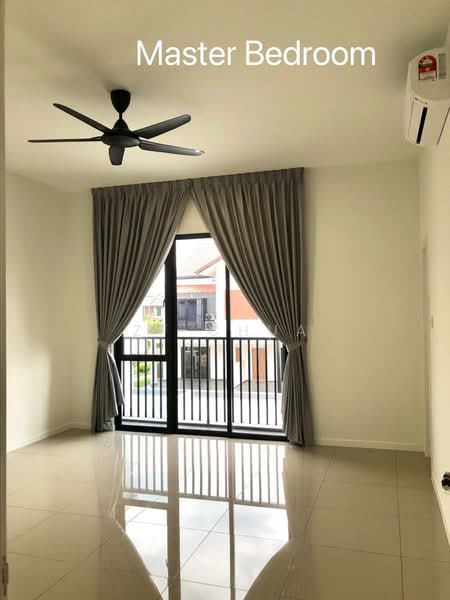 Rumah Teres 2-Tingkat untuk Dijual di Cyberjaya (Selangor) - ZF Chua - Master Bedroom - PropertyGuru.com.my