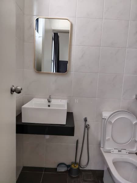 Townhouse for Rent in Bandar Cassia (Batu Kawan) - Yusen . - Bathroom - PropertyGuru.com.my