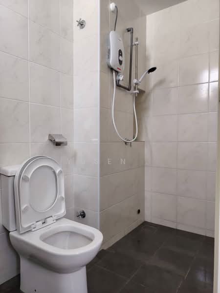 Townhouse for Rent in Bandar Cassia (Batu Kawan) - Yusen . - Bathroom - PropertyGuru.com.my