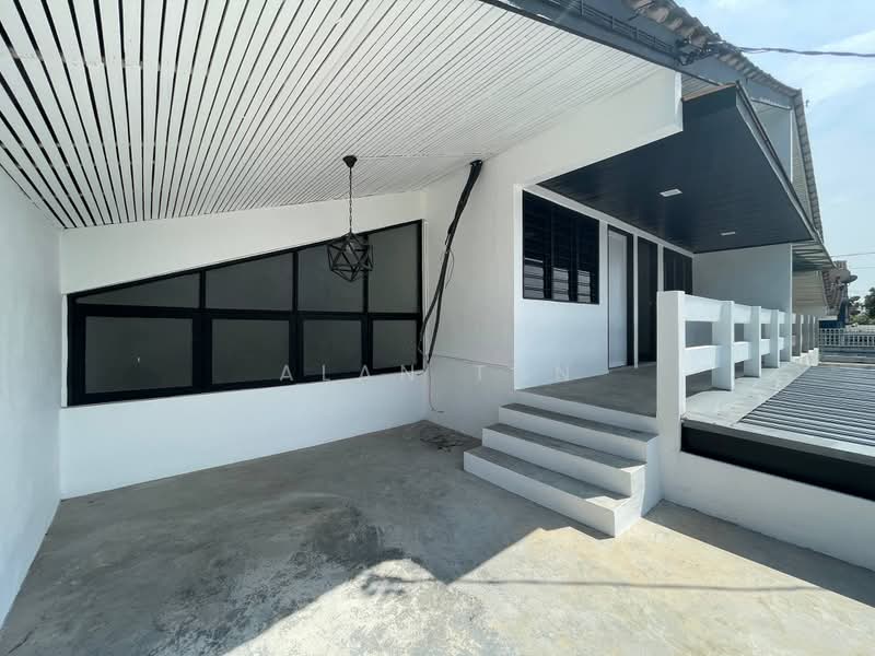 Semi-Detached House for Sale in Kuantan (Pahang) - Alan Tan - Balcony - PropertyGuru.com.my