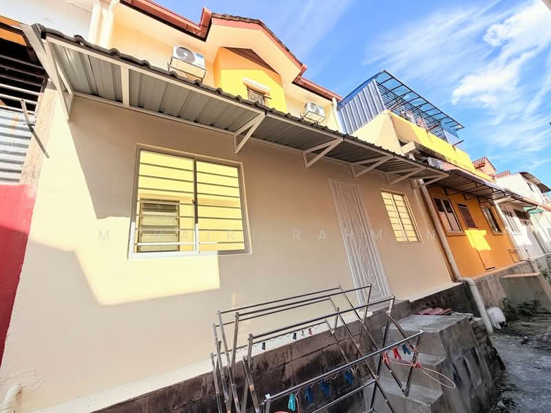 2-storey Terraced House for Sale in Laman Glenmarie (Shah Alam) - Muhairi Rahman - Exterior - PropertyGuru.com.my