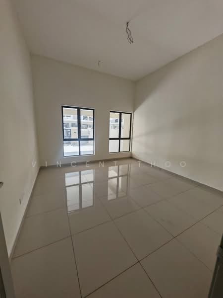 Rumah Berkembar untuk Dijual di Langkap (Perak) - Vincent Thoo - Master bedroom - PropertyGuru.com.my