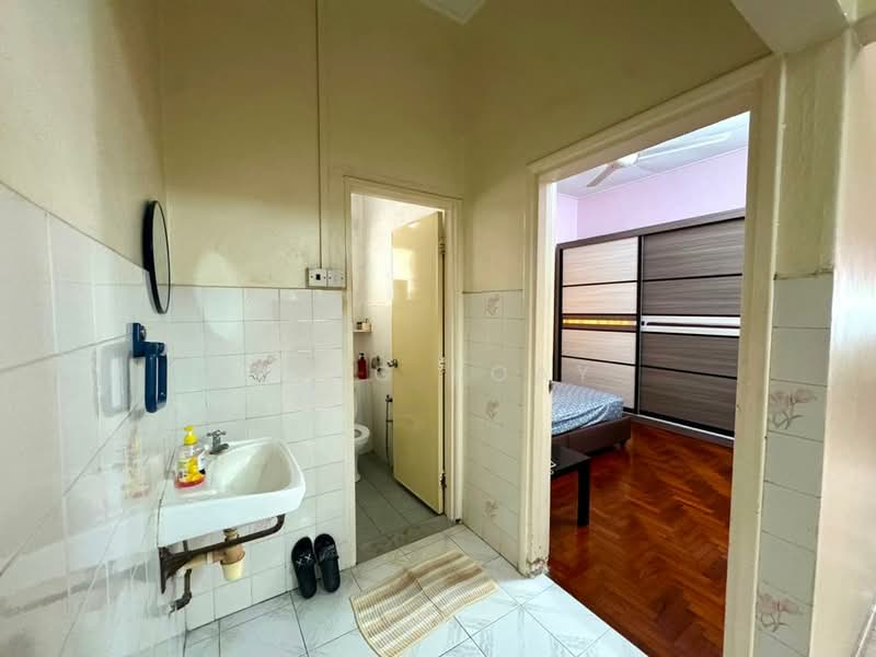 Rumah Berkembar untuk Dijual di Taman Gottlieb (Pulau Tikus) - Ping Koay - Bathroom - PropertyGuru.com.my